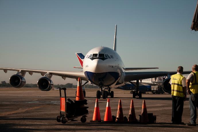 Aircraft support Commercial support